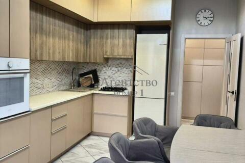 2-к квартира, 77 м², 2/13 эт.