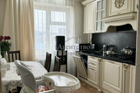 4-к квартира, 92 м², 8/9 эт.