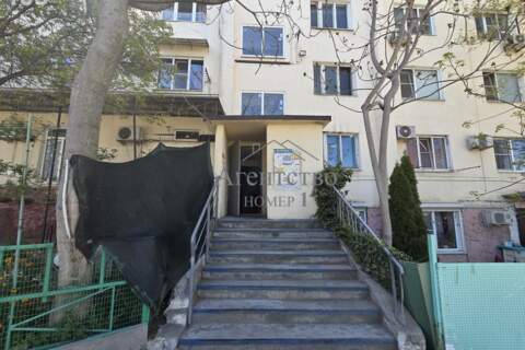 Комната, (всего 3 ком.), 13,5 м², 1/5 эт.